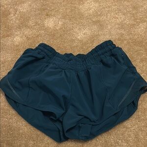 Women teal lululemon hotty hot size 4 2.5 inch